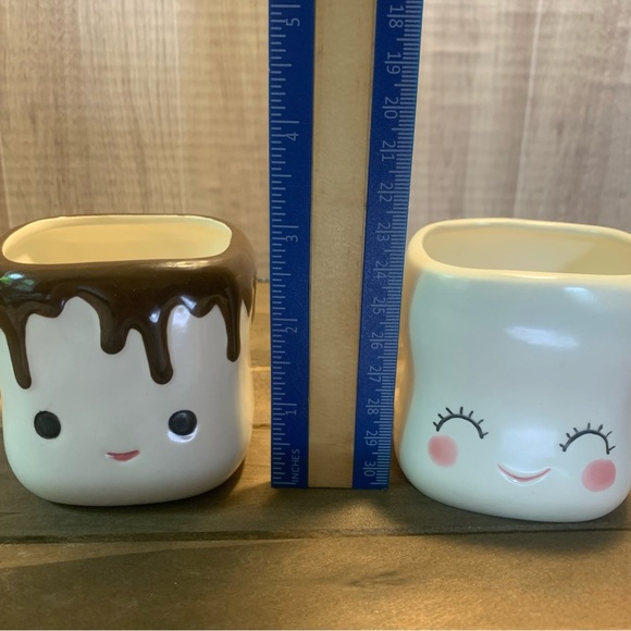 Set Of 2 Small Miniature Marshmallow Shaped  Cups Mugs With Faces - Picture 4 of 9